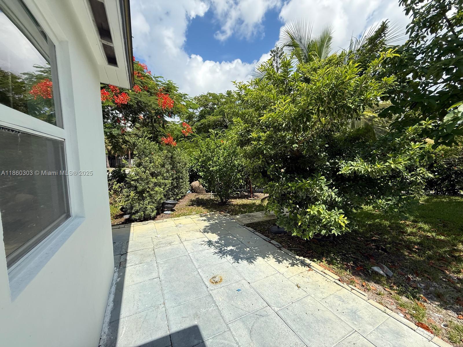 600 NE 44th St