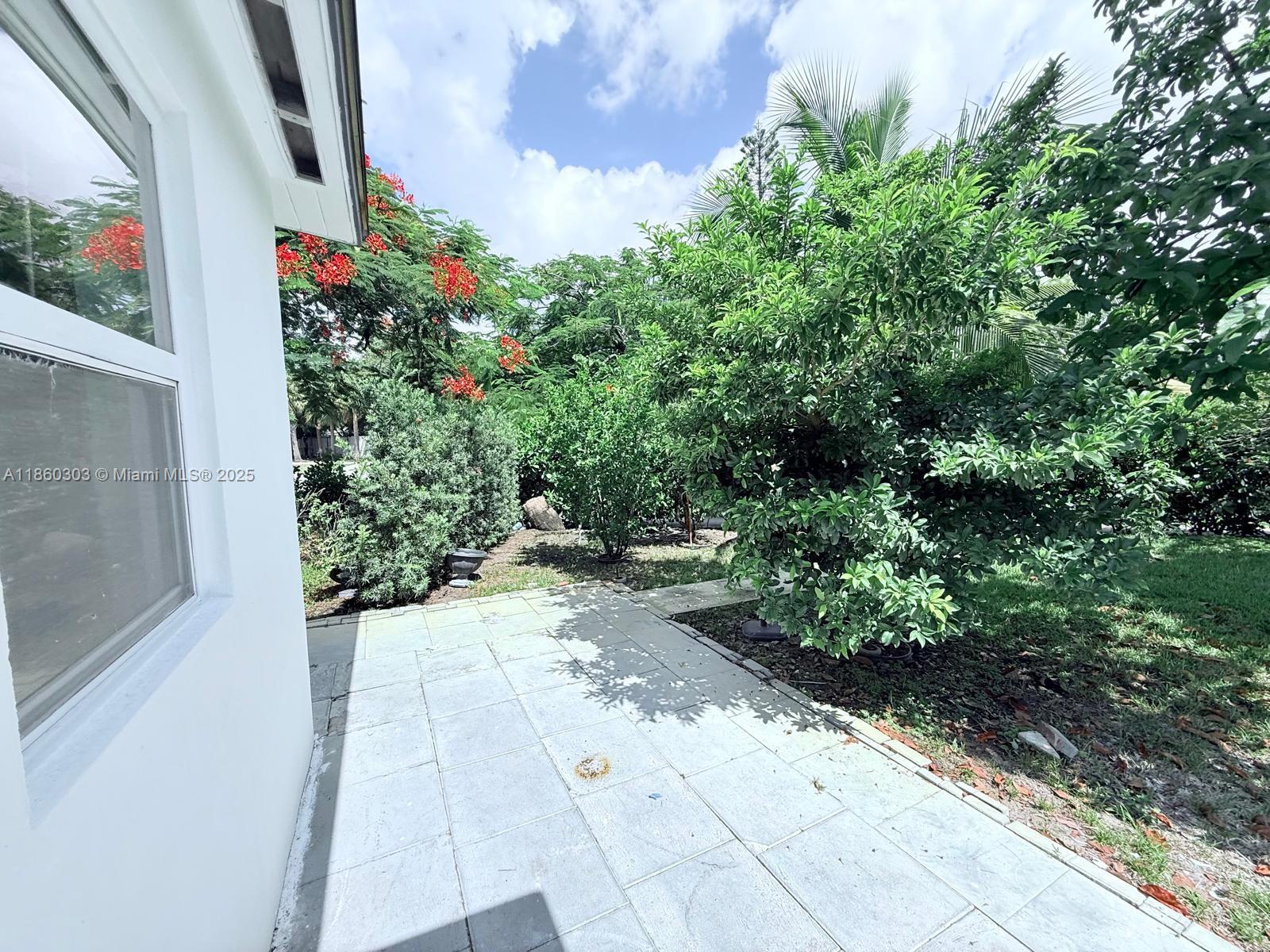 600 NE 44th St