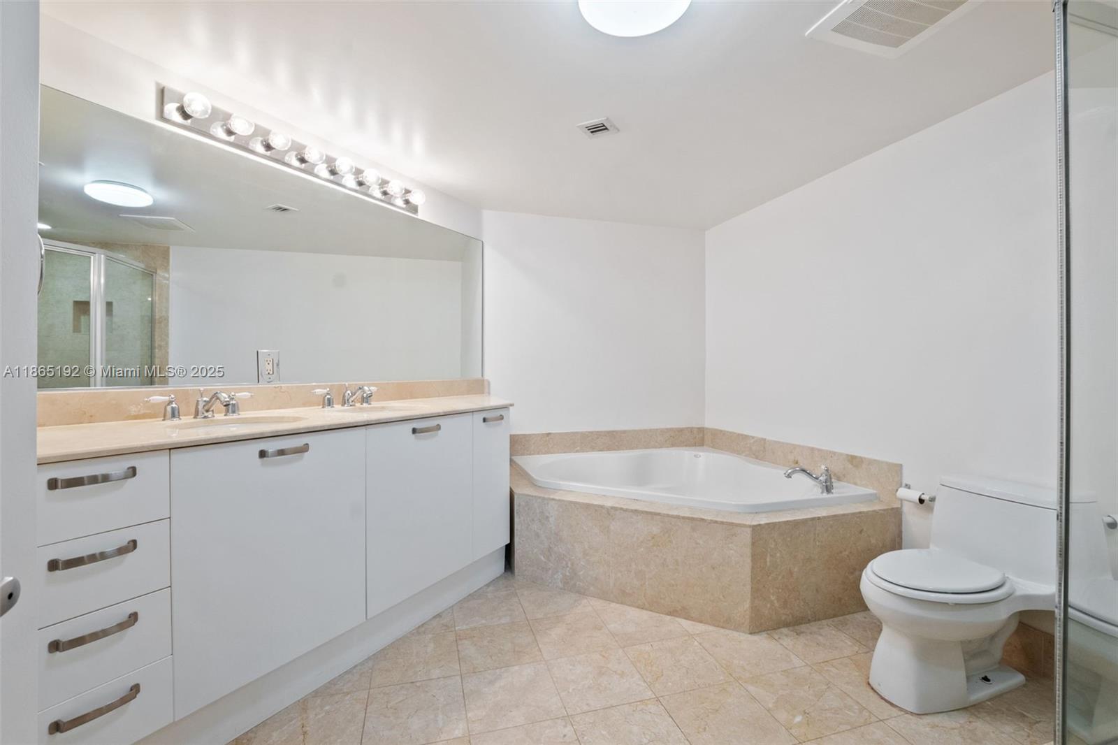 2001 N Ocean Blvd # 701