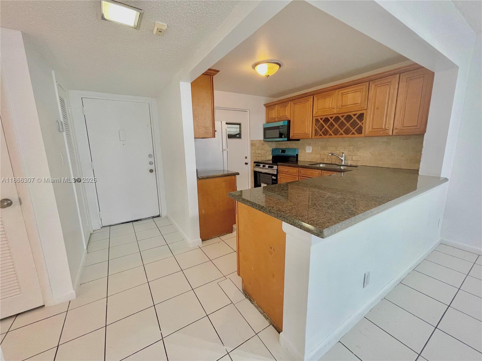 2320 S Cypress Bend Dr # 305