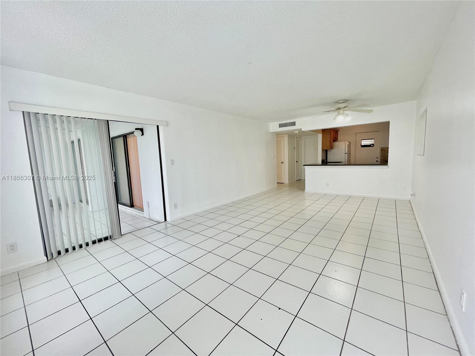 2320 S Cypress Bend Dr # 305