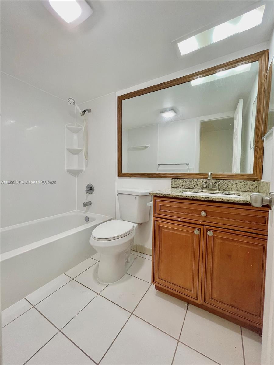 2320 S Cypress Bend Dr # 305