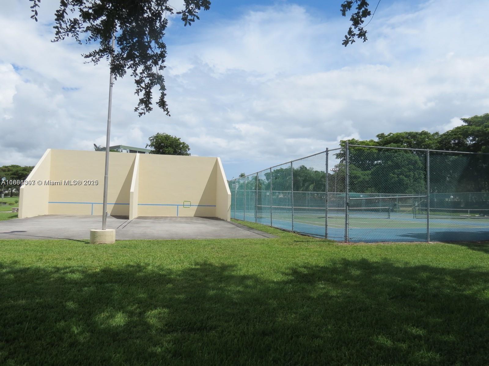 2320 S Cypress Bend Dr # 305