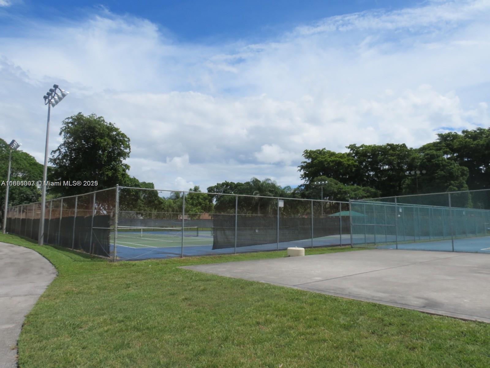 2320 S Cypress Bend Dr # 305
