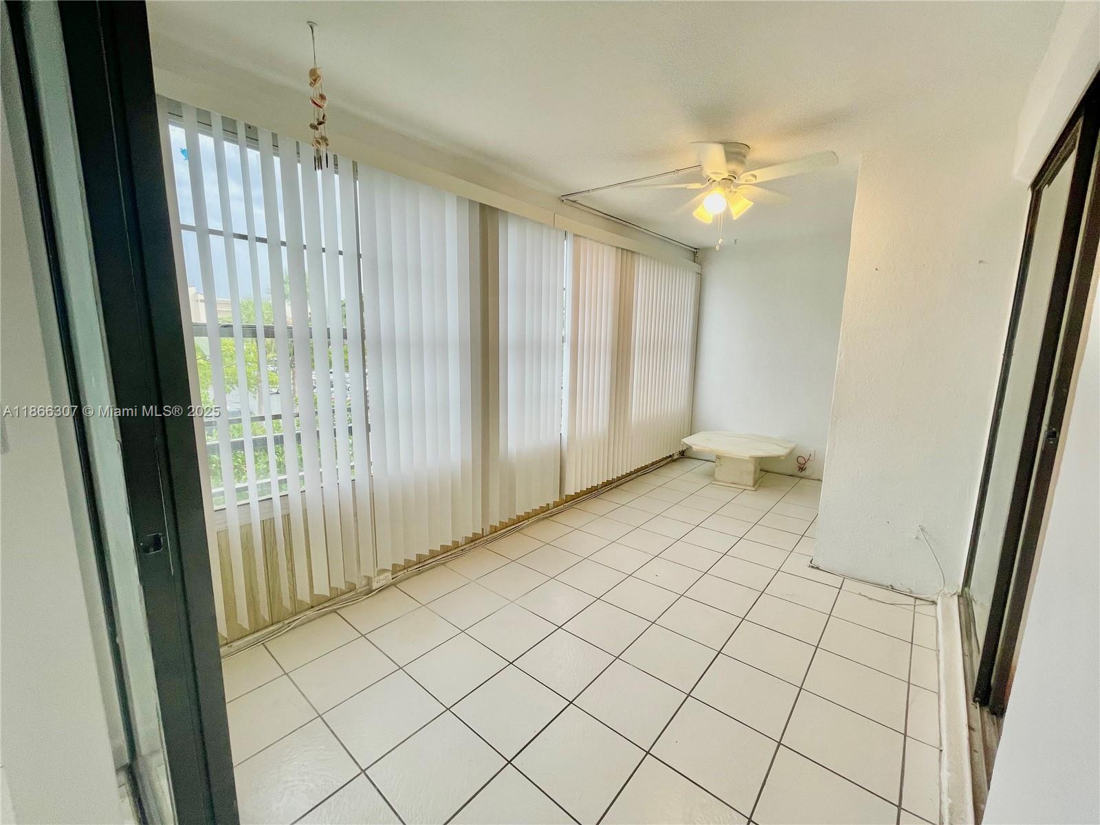 2320 S Cypress Bend Dr # 305