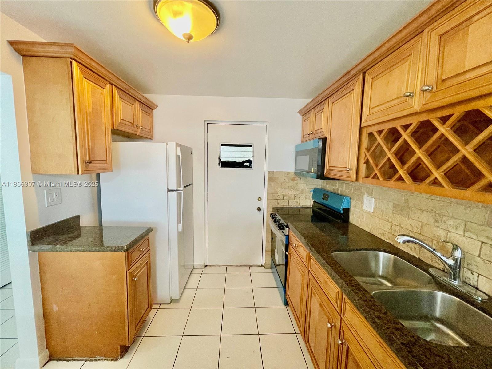 2320 S Cypress Bend Dr # 305