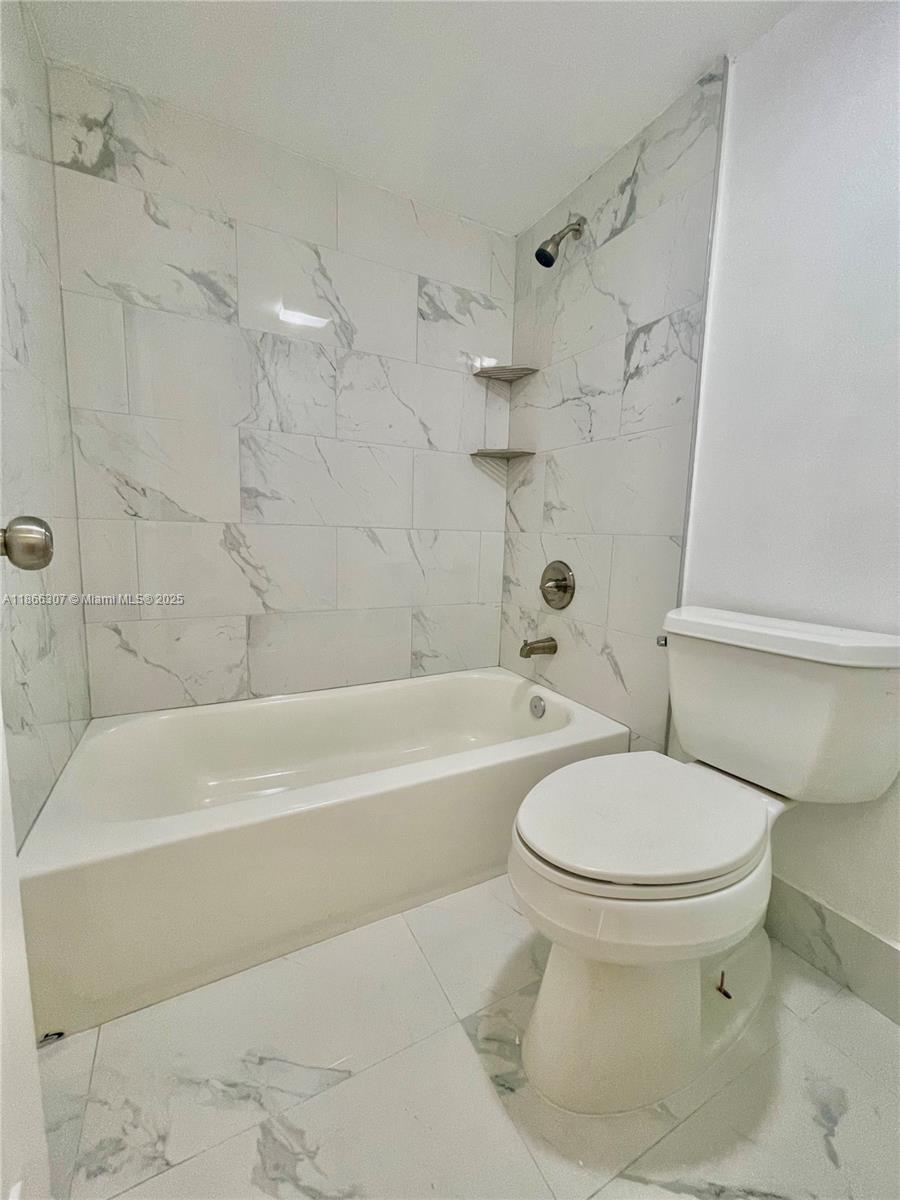 2320 S Cypress Bend Dr # 305