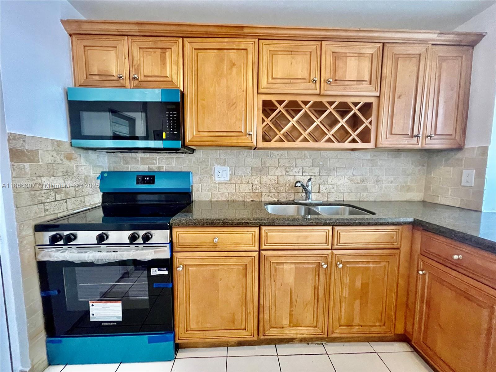2320 S Cypress Bend Dr # 305