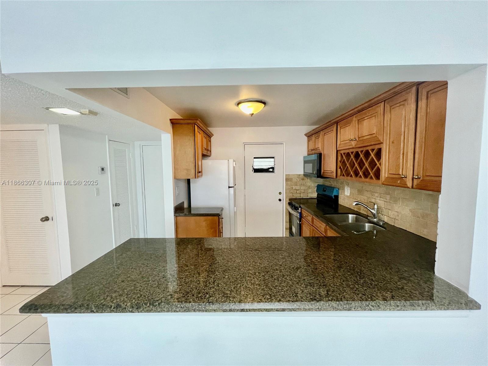 2320 S Cypress Bend Dr # 305