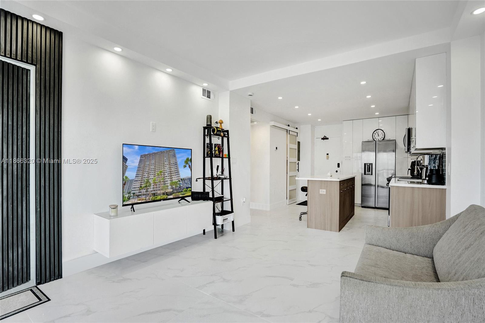 1985 S Ocean Dr Unit: PHK