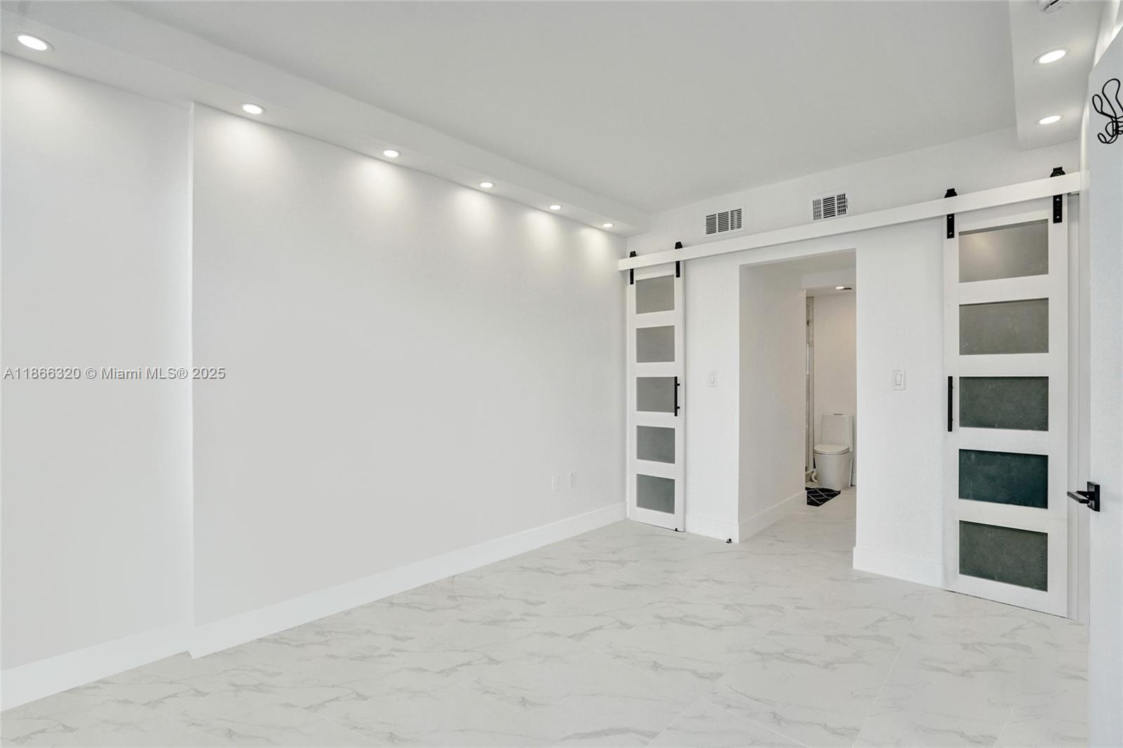 1985 S Ocean Dr Unit: PHK