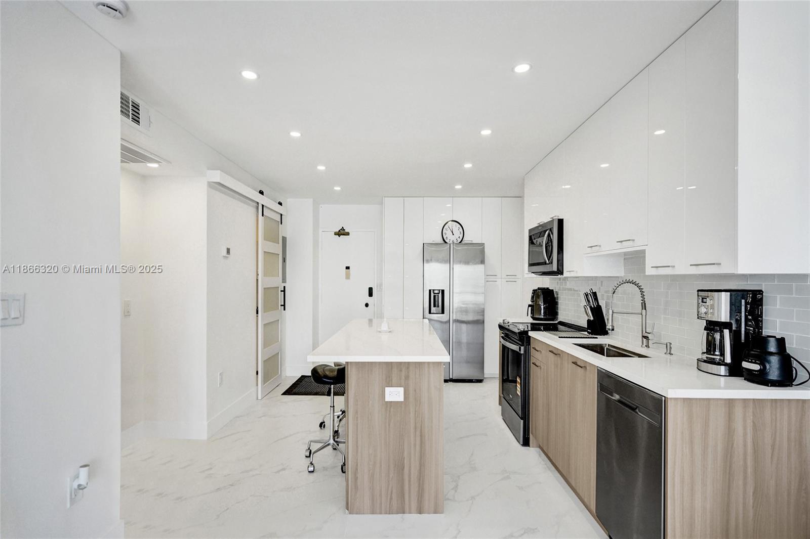 1985 S Ocean Dr Unit: PHK