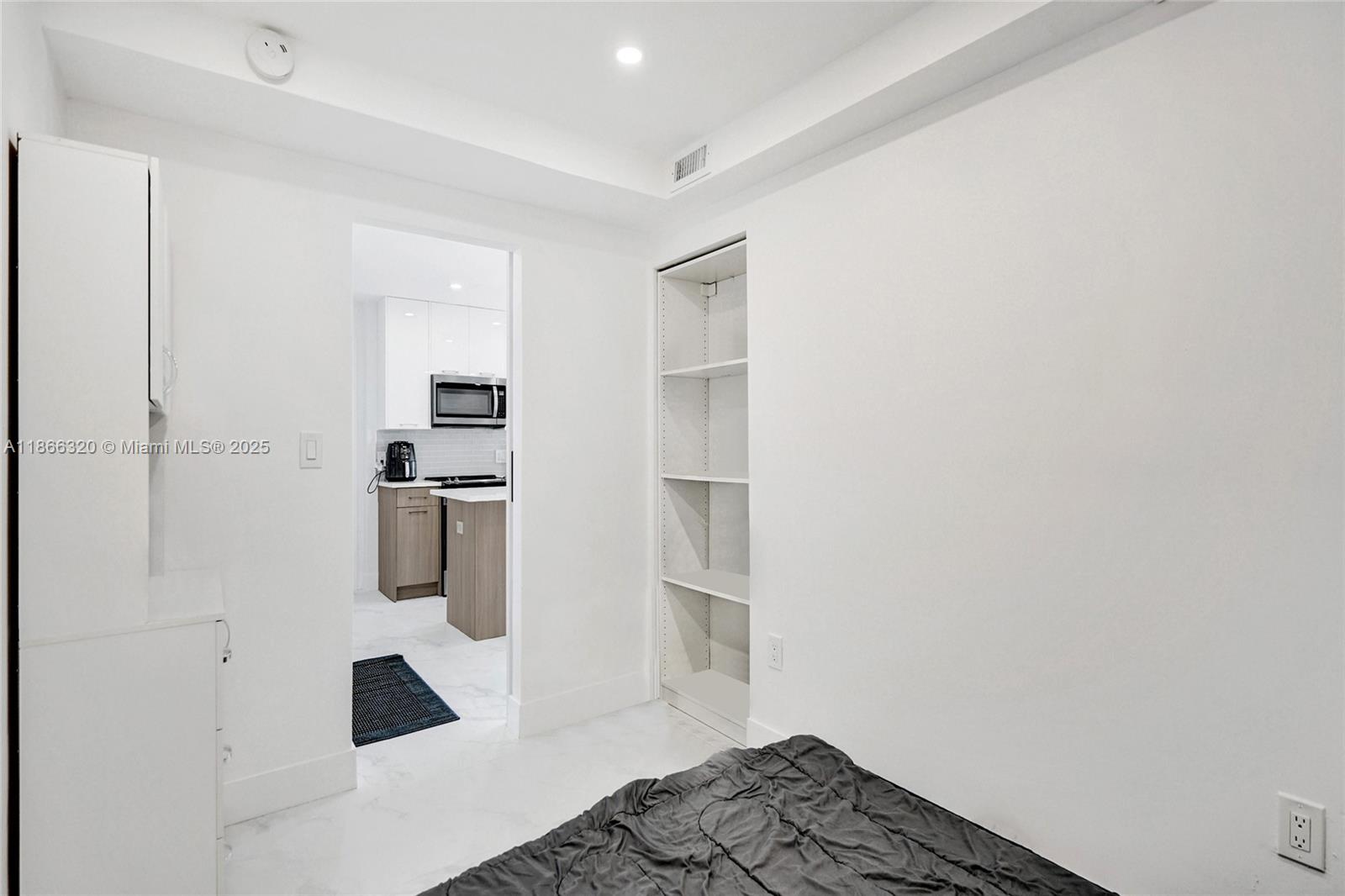 1985 S Ocean Dr Unit: PHK