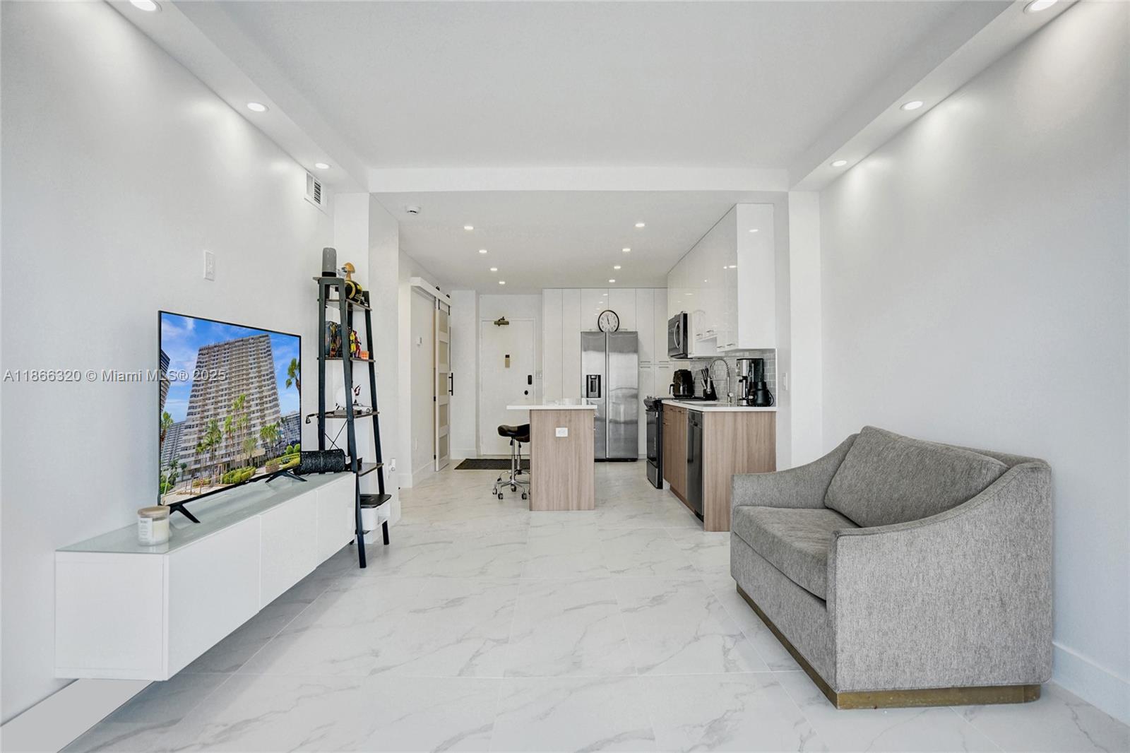 1985 S Ocean Dr Unit: PHK