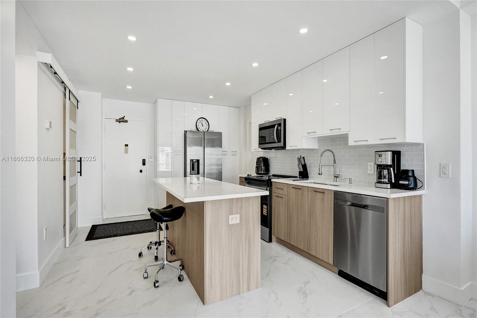 1985 S Ocean Dr Unit: PHK