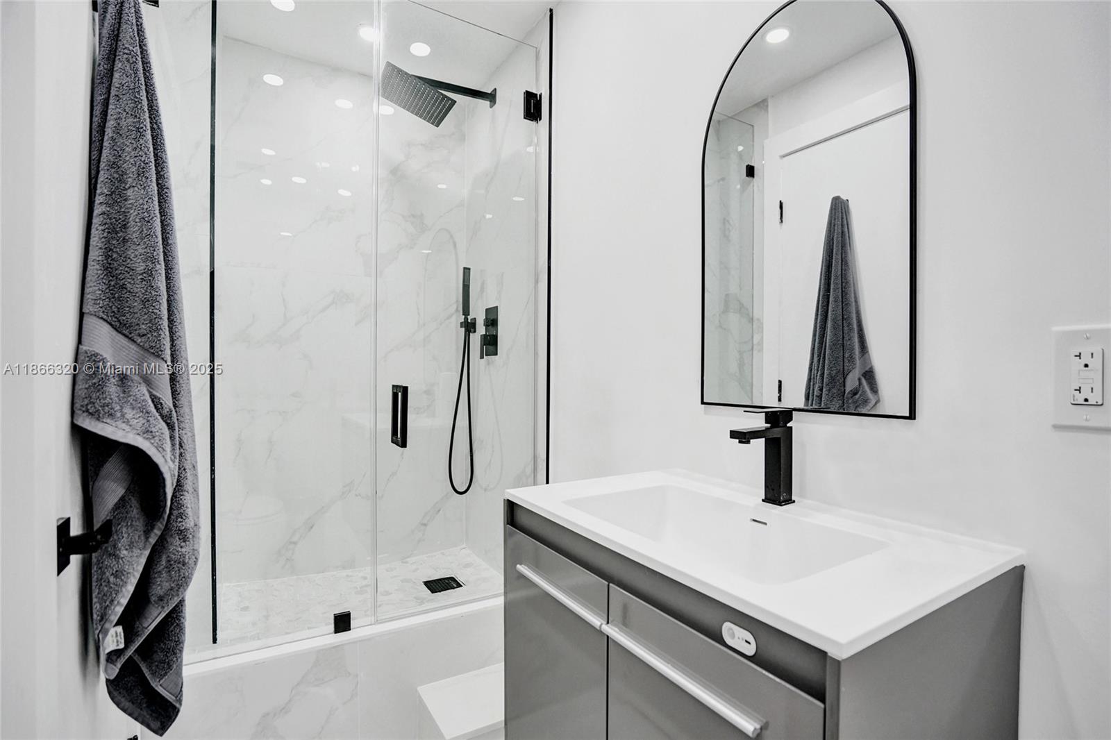 1985 S Ocean Dr Unit: PHK