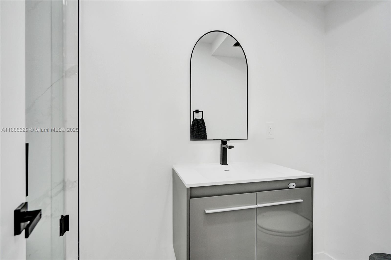 1985 S Ocean Dr Unit: PHK