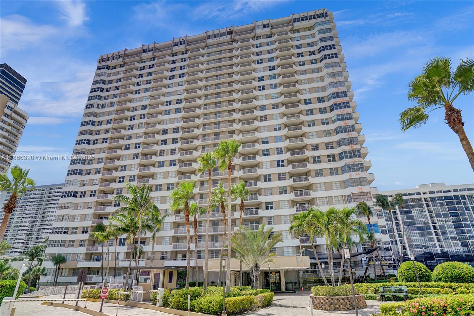 1985 S Ocean Dr Unit: PHK