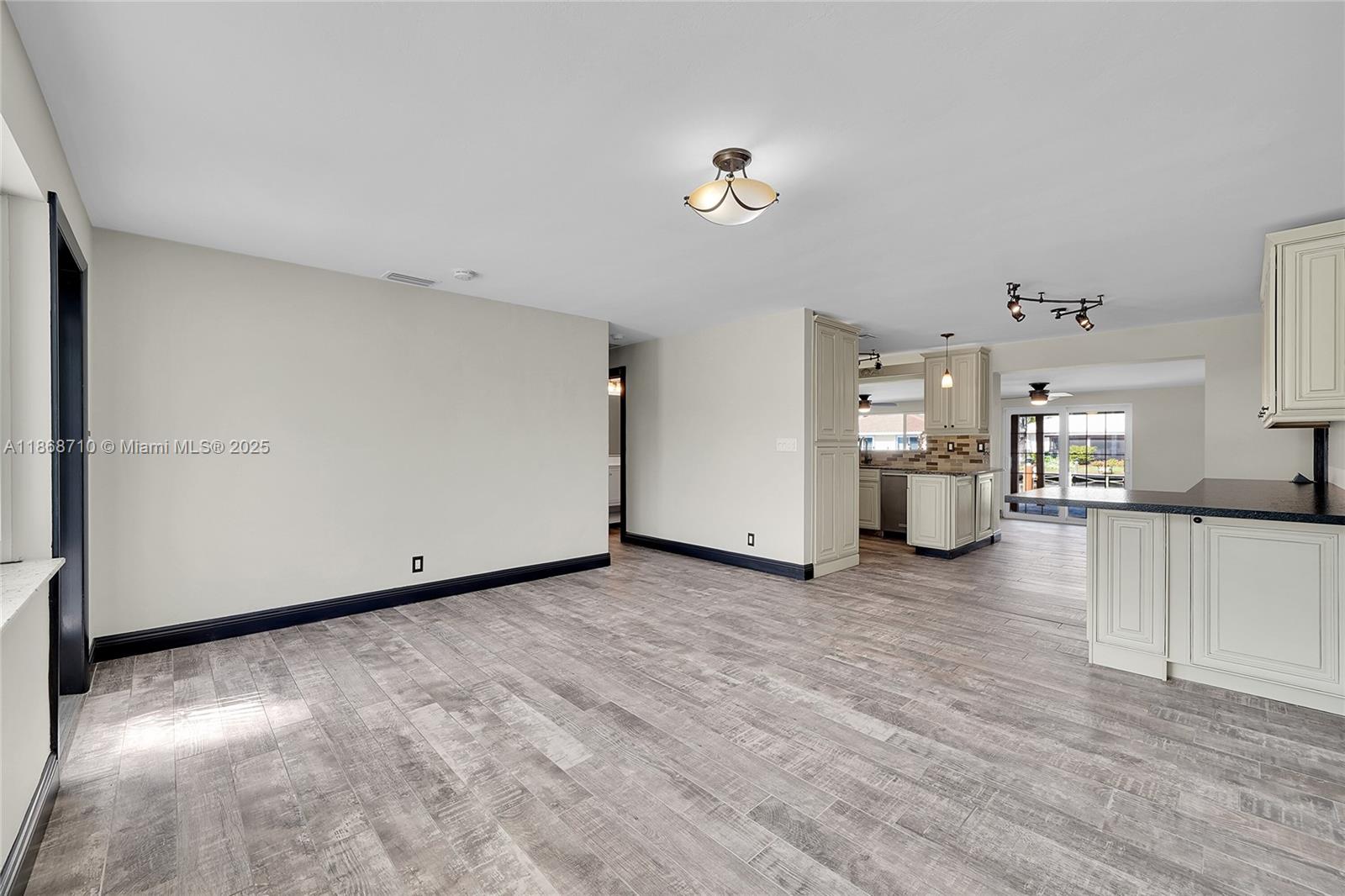 351 SE 16th Ave