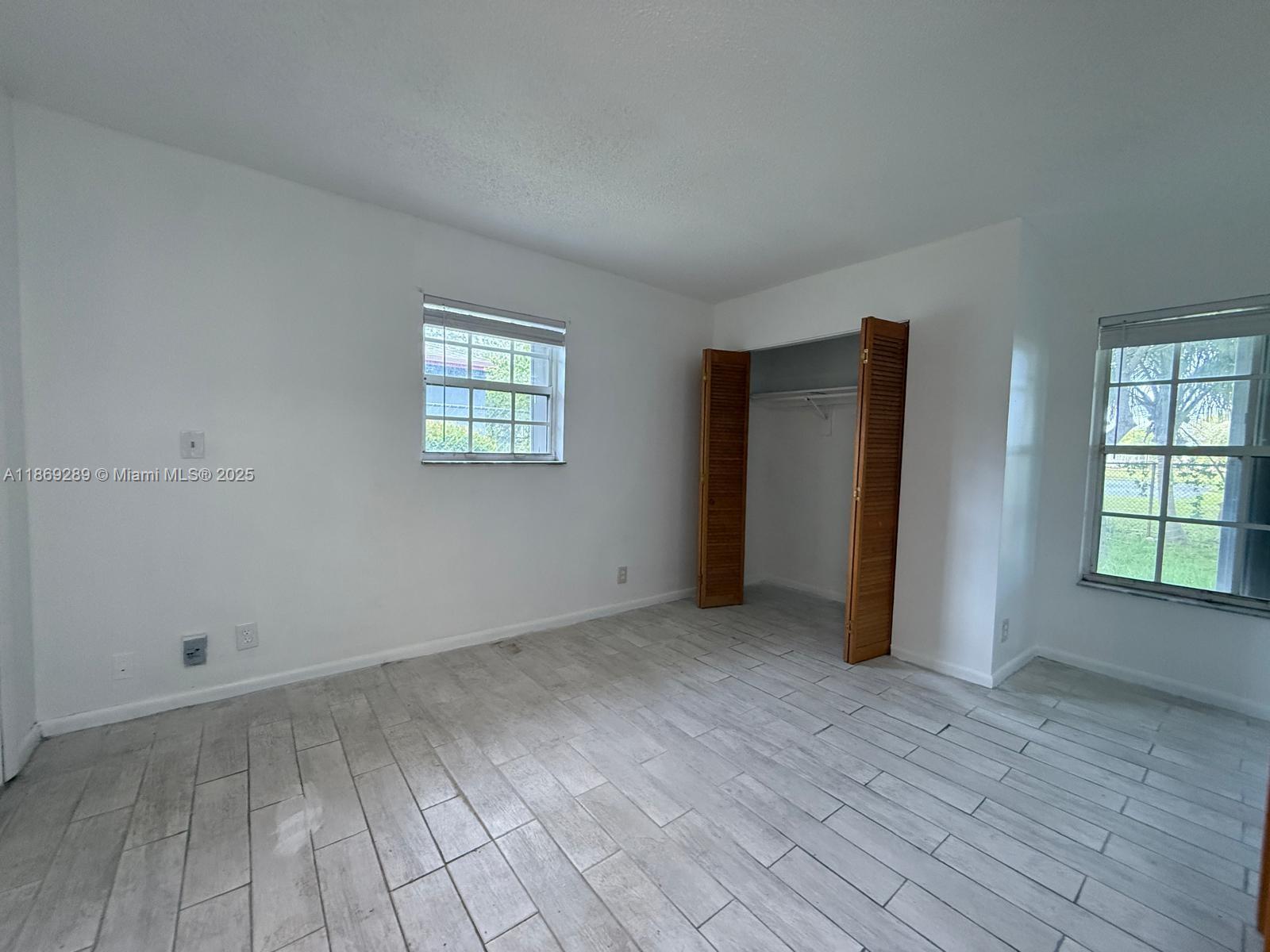 1592 NW 7th Ter