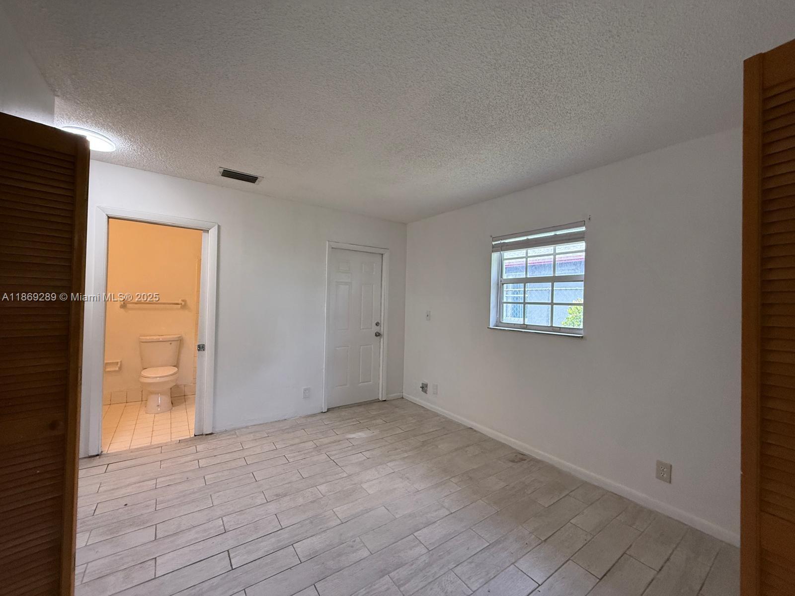 1592 NW 7th Ter