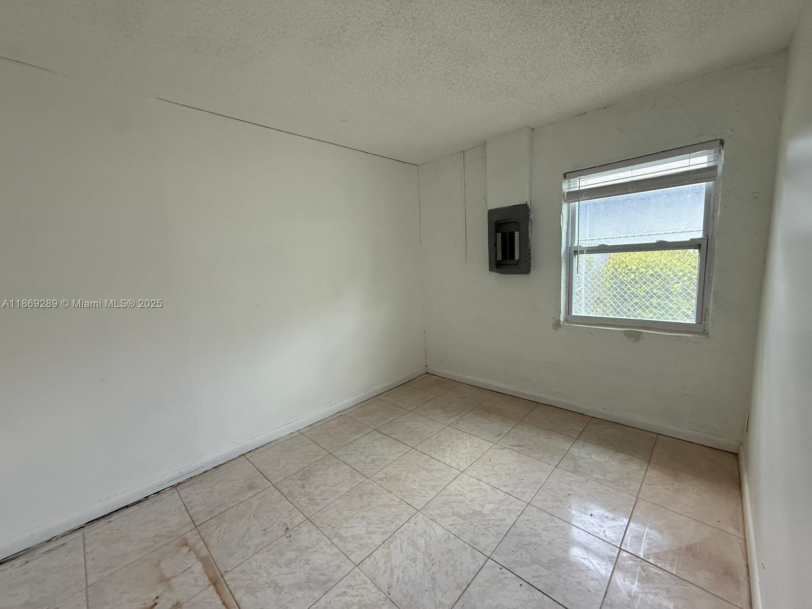 1592 NW 7th Ter