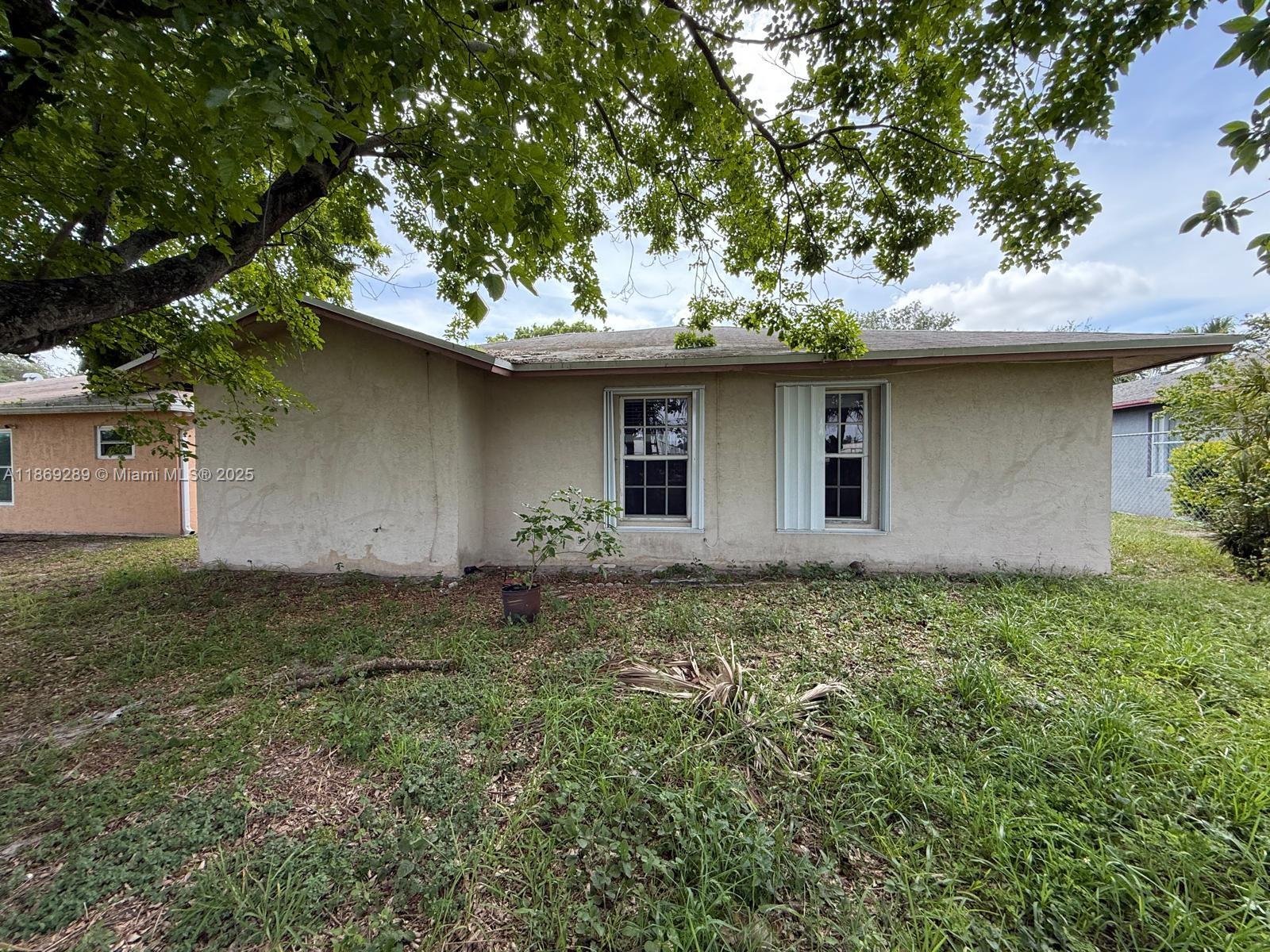 1592 NW 7th Ter