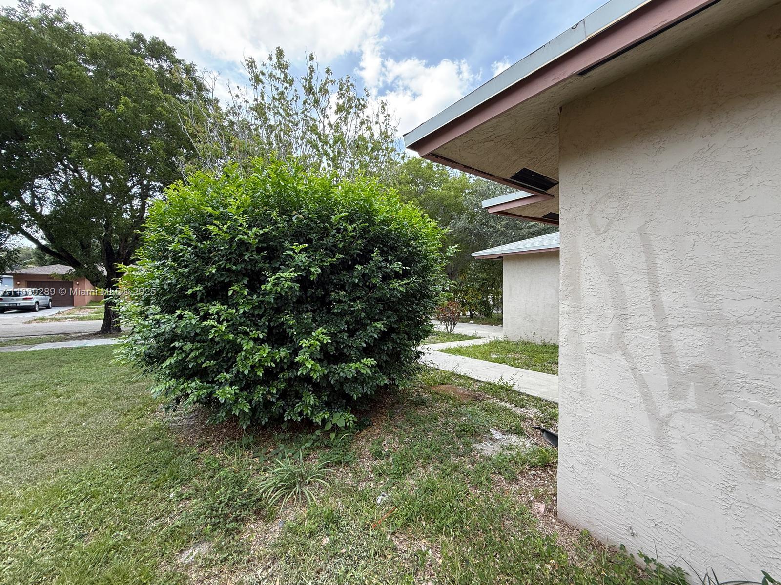 1592 NW 7th Ter