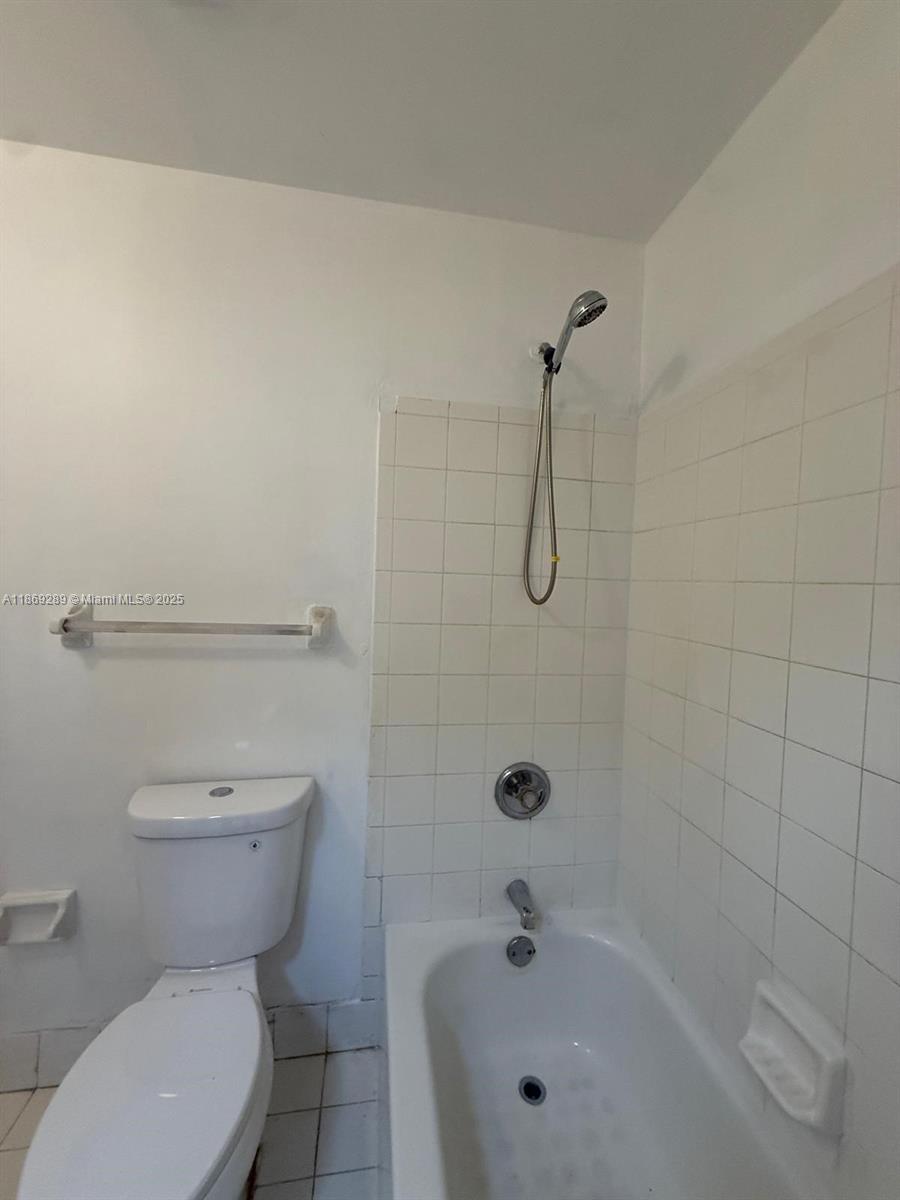 1592 NW 7th Ter