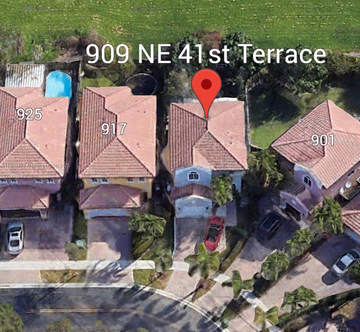 909 NE 41st Ter