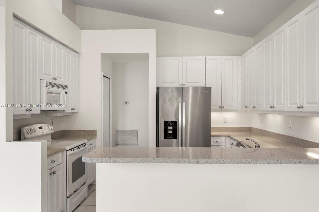 669 SW Lake Charles Cir, Port St. Lucie