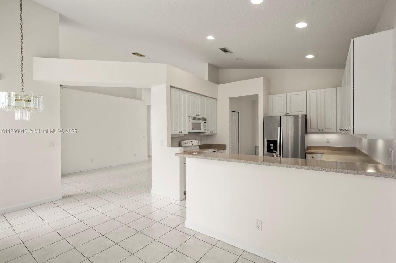 669 SW Lake Charles Cir, Port St. Lucie