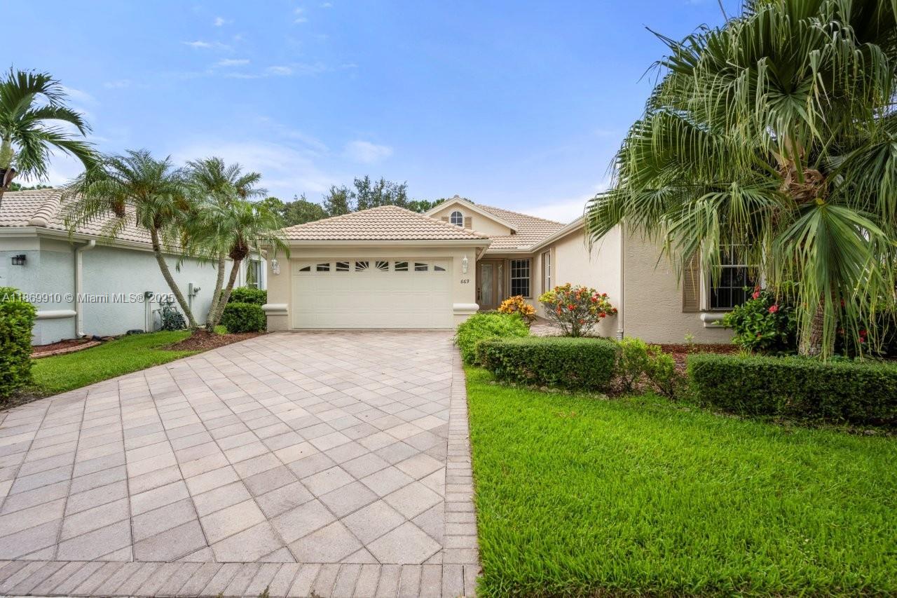 669 SW Lake Charles Cir, Port St. Lucie
