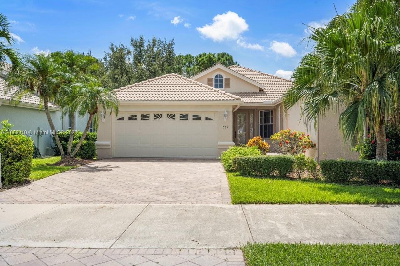 669 SW Lake Charles Cir, Port St. Lucie