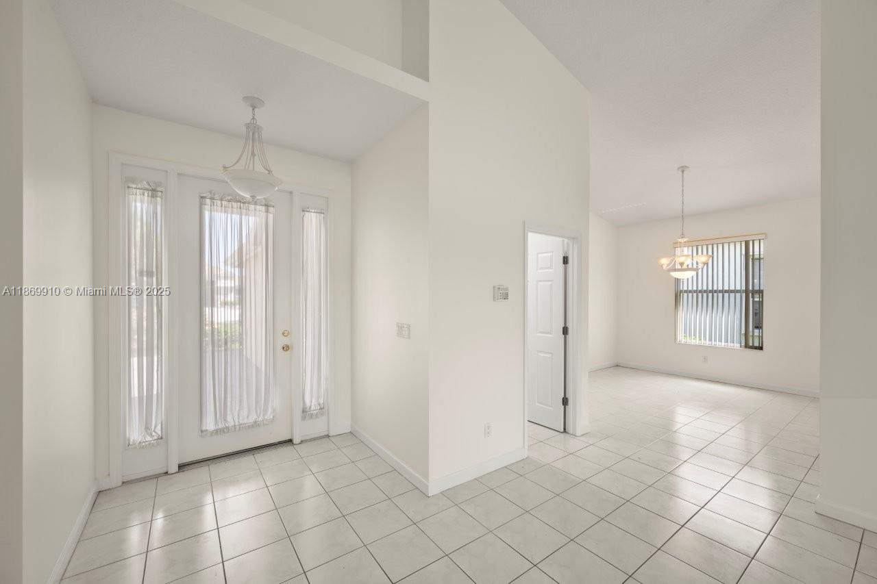 669 SW Lake Charles Cir, Port St. Lucie