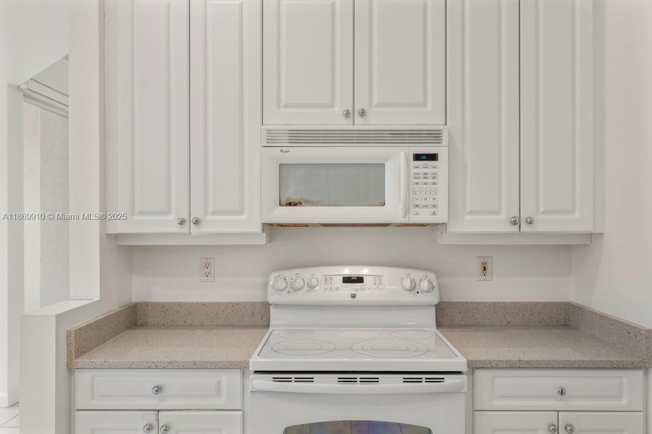 669 SW Lake Charles Cir, Port St. Lucie