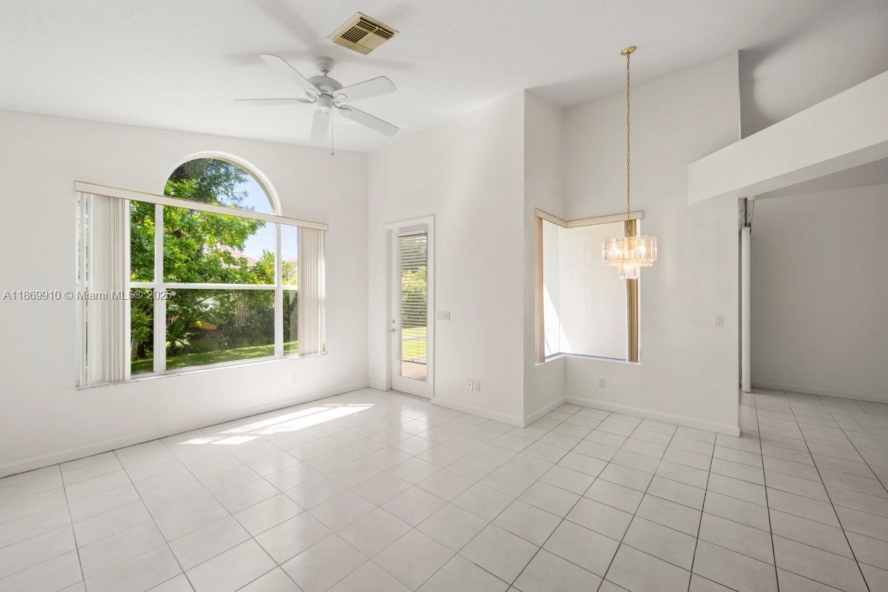 669 SW Lake Charles Cir, Port St. Lucie