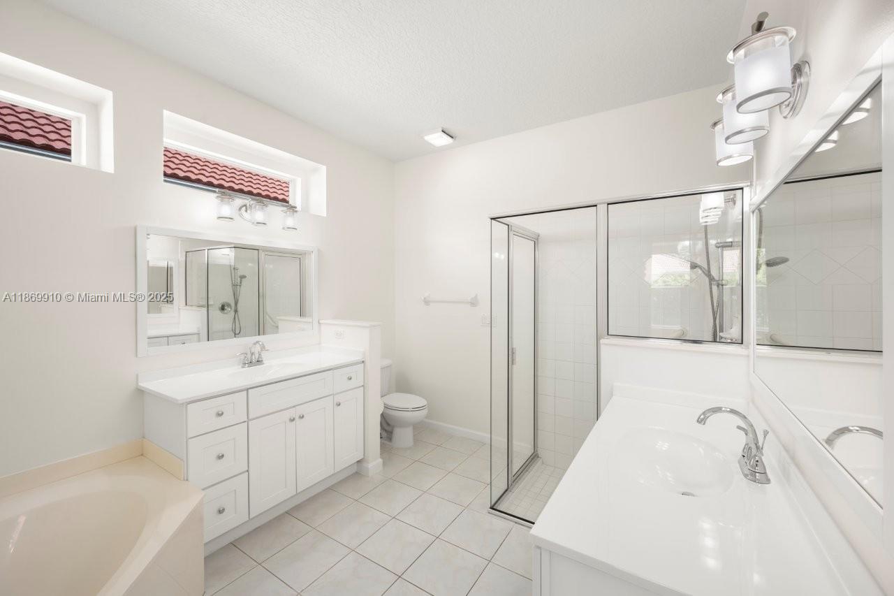 669 SW Lake Charles Cir, Port St. Lucie