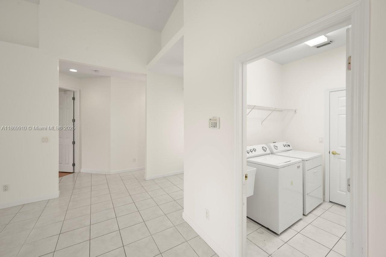 669 SW Lake Charles Cir, Port St. Lucie