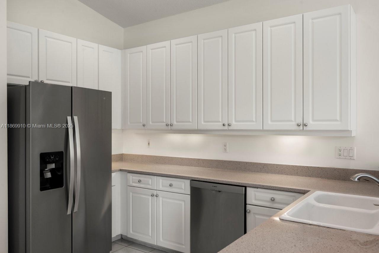 669 SW Lake Charles Cir, Port St. Lucie