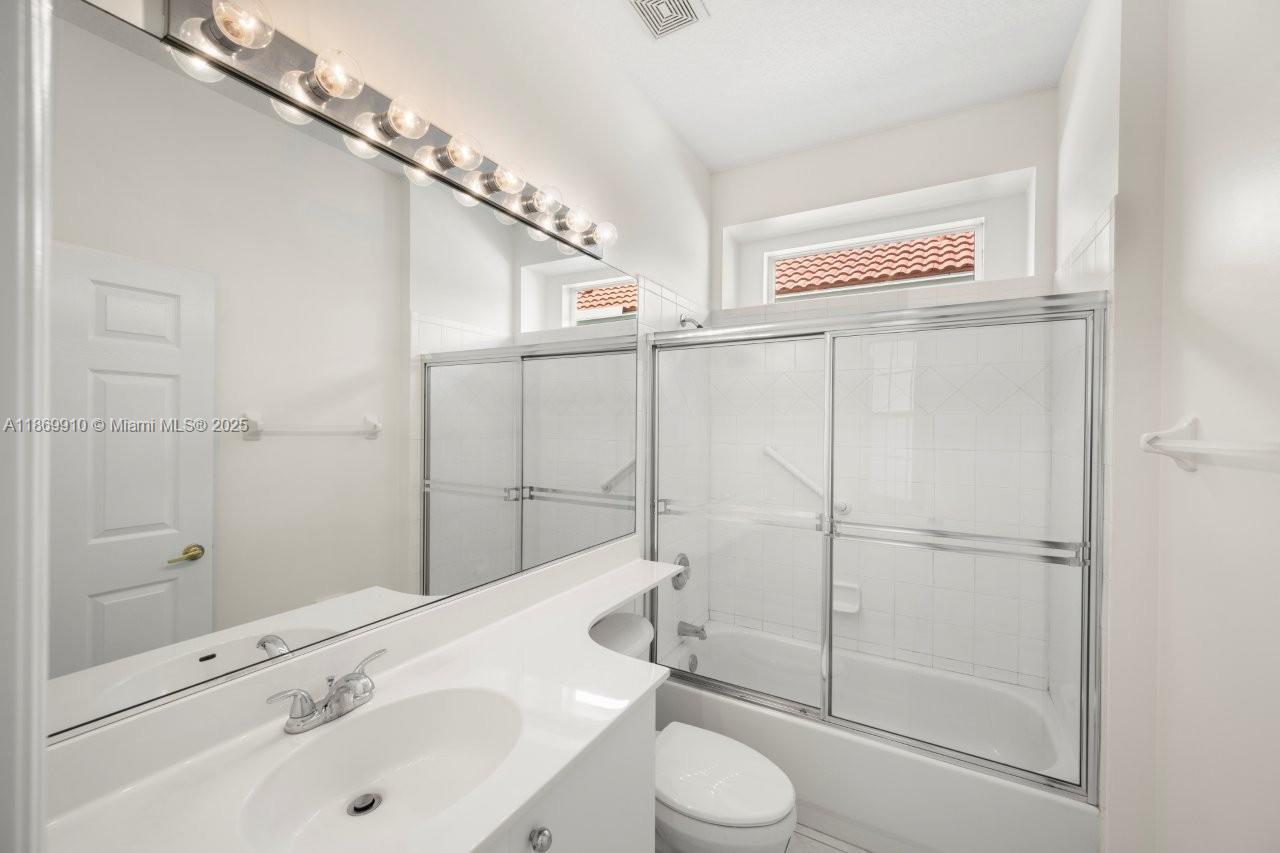 669 SW Lake Charles Cir, Port St. Lucie