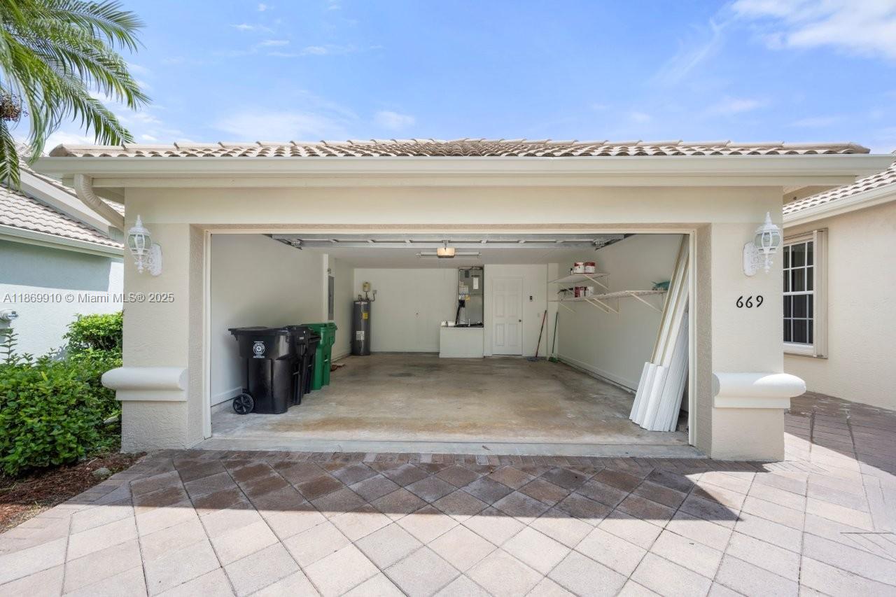 669 SW Lake Charles Cir, Port St. Lucie