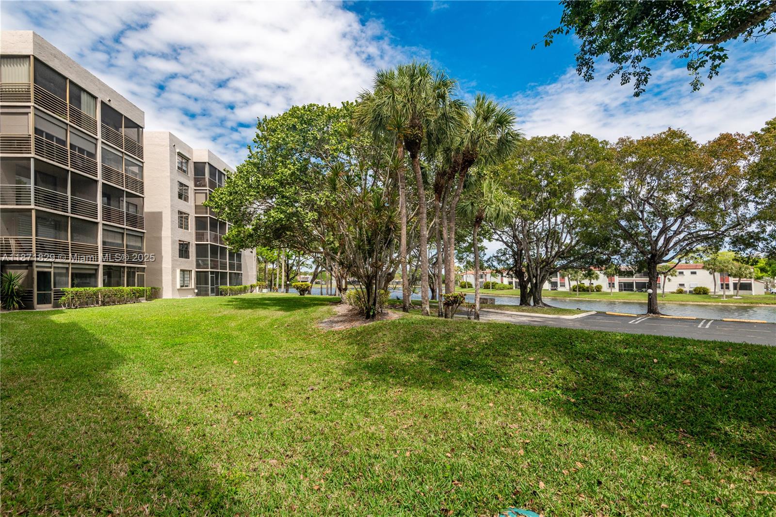 901 Colony Point Cir # 102