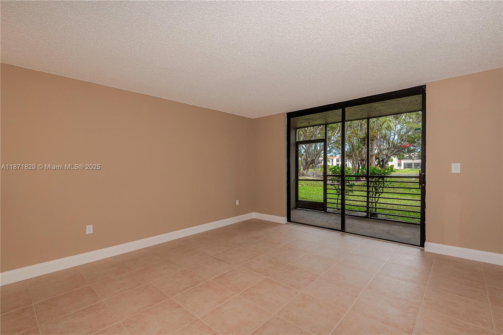 901 Colony Point Cir # 102