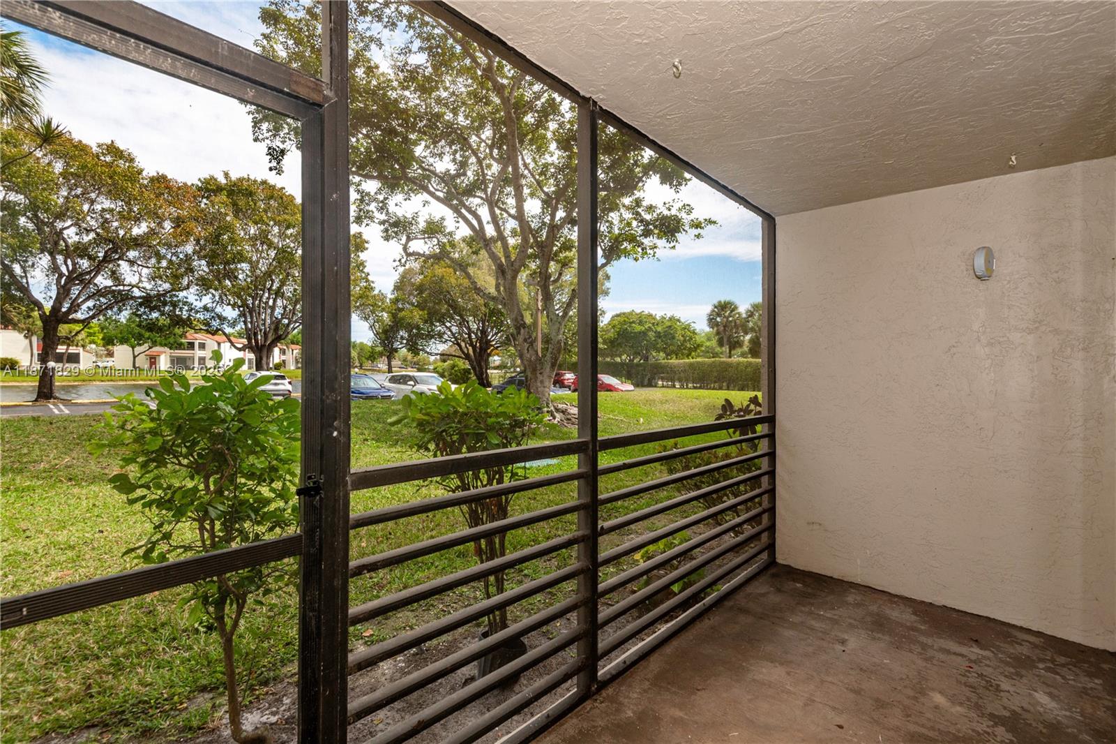 901 Colony Point Cir # 102