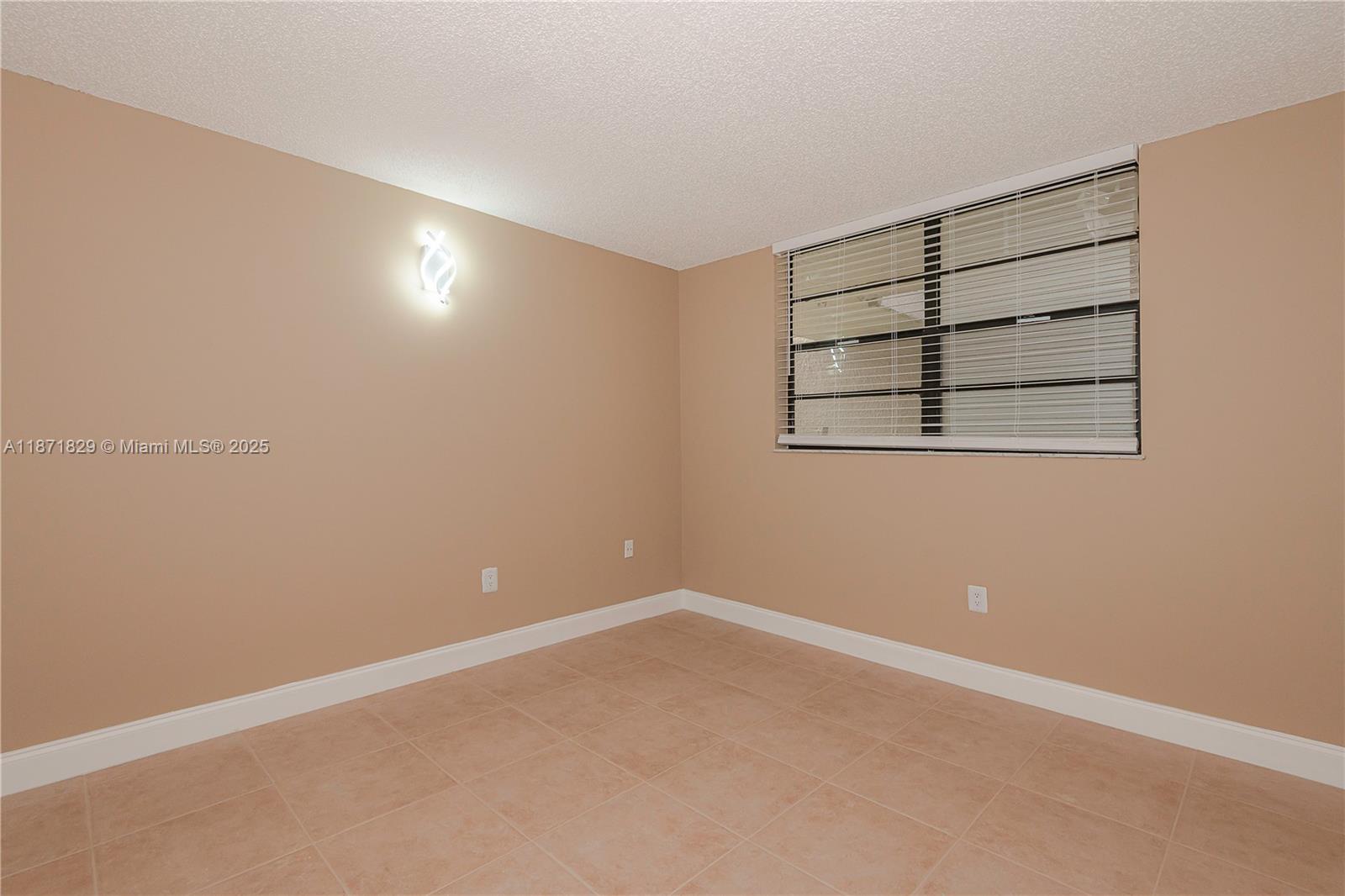 901 Colony Point Cir # 102