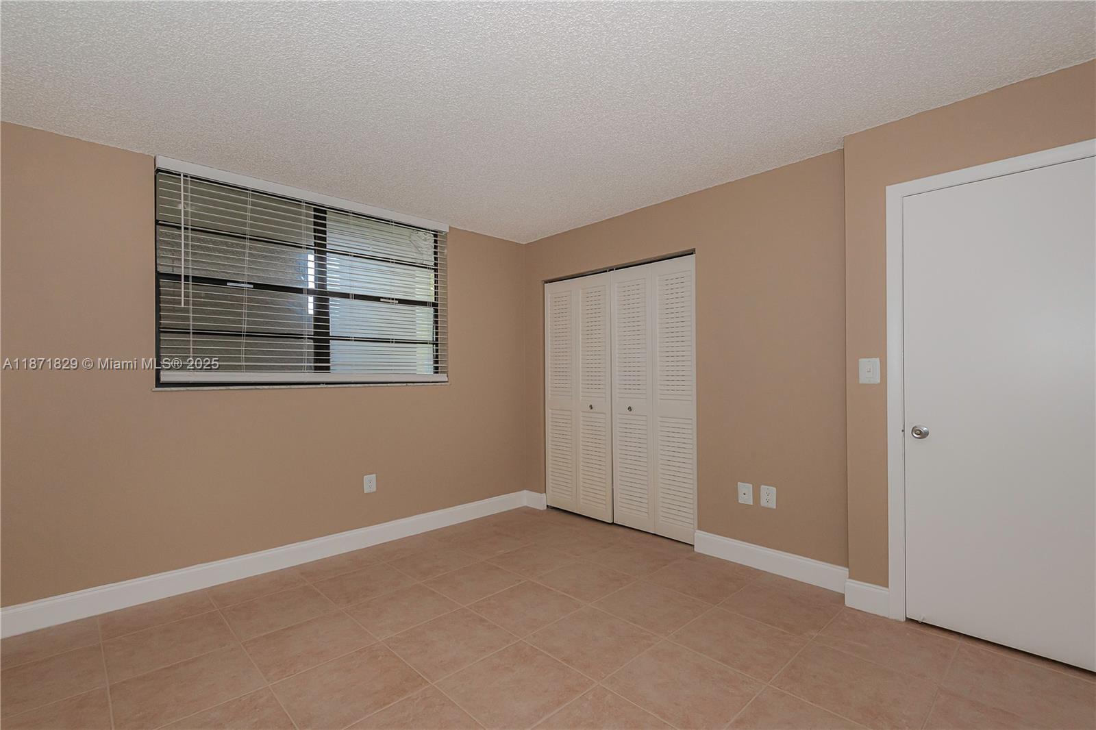 901 Colony Point Cir # 102