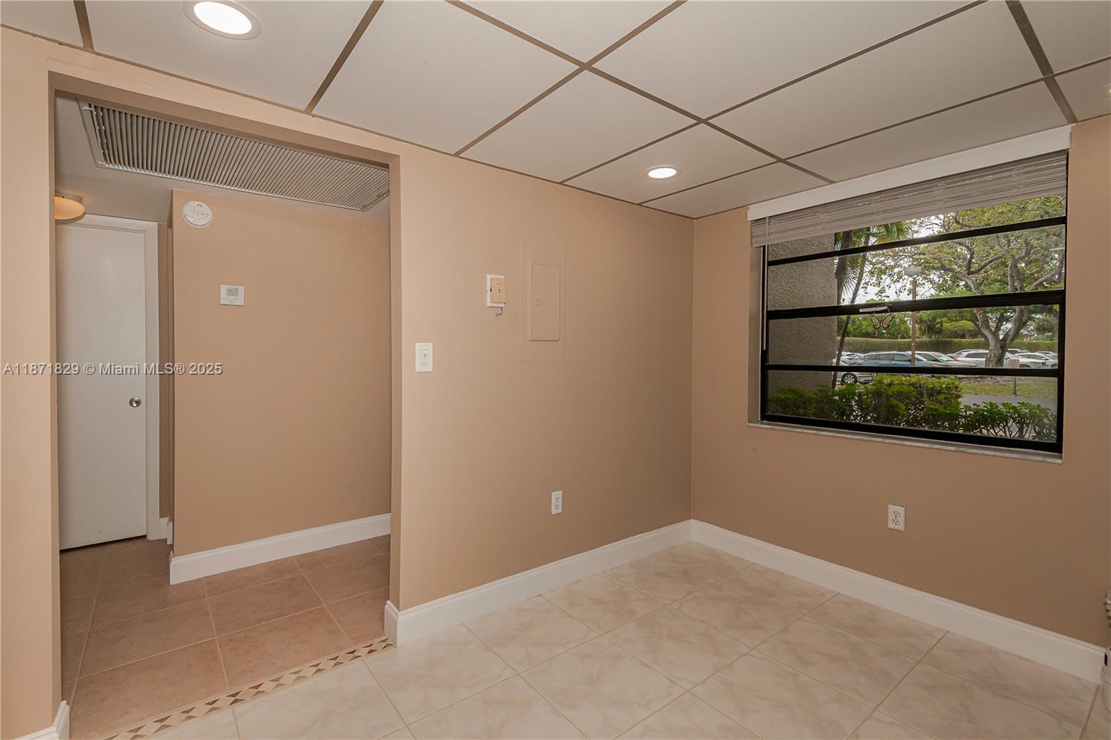901 Colony Point Cir # 102