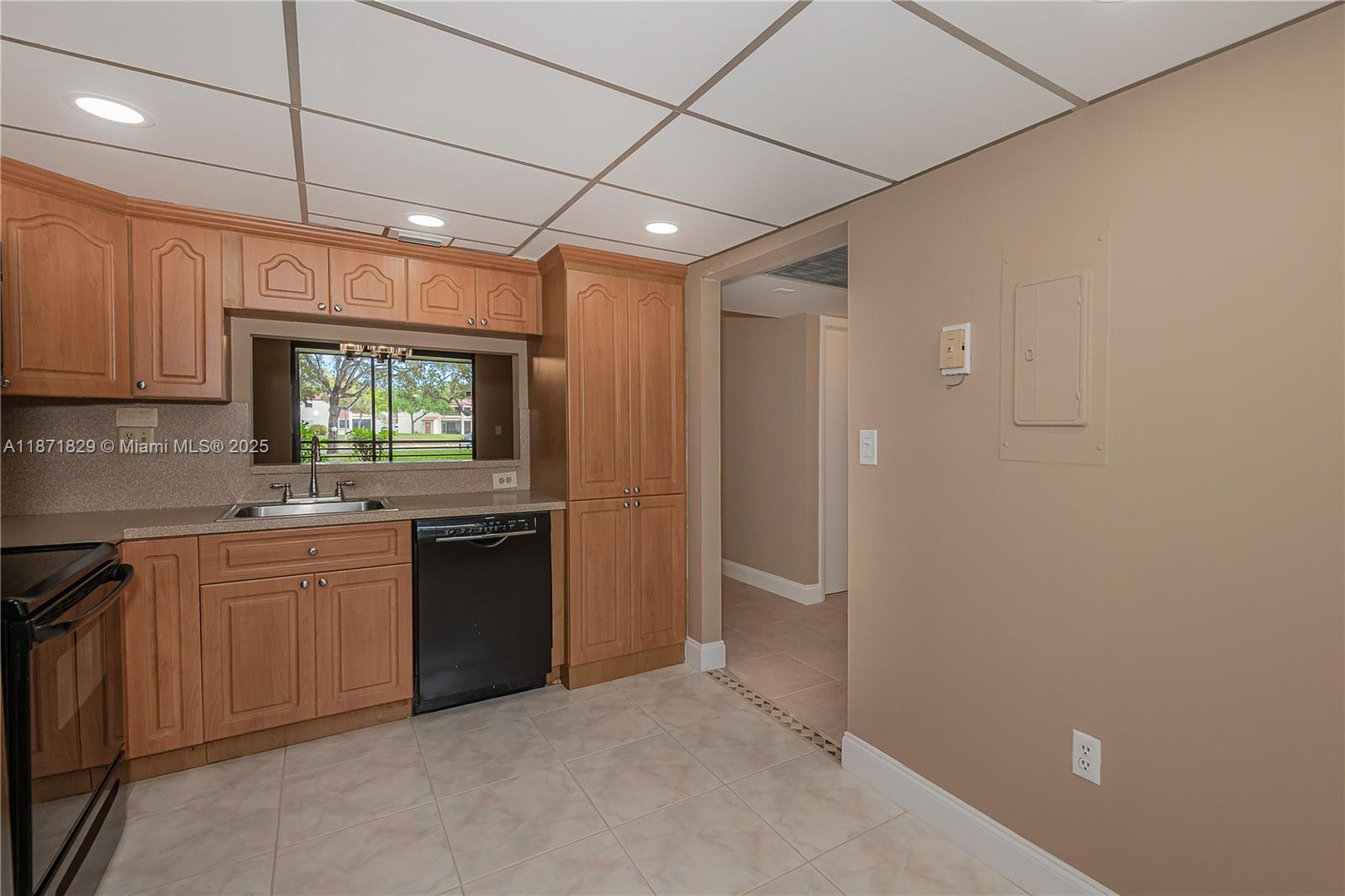 901 Colony Point Cir # 102