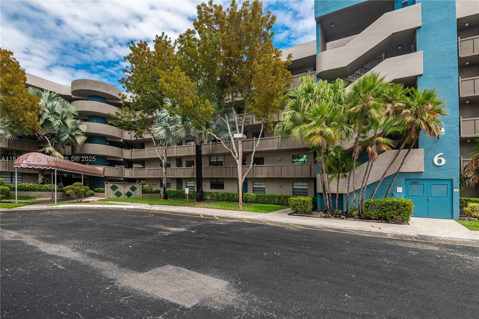 901 Colony Point Cir # 102